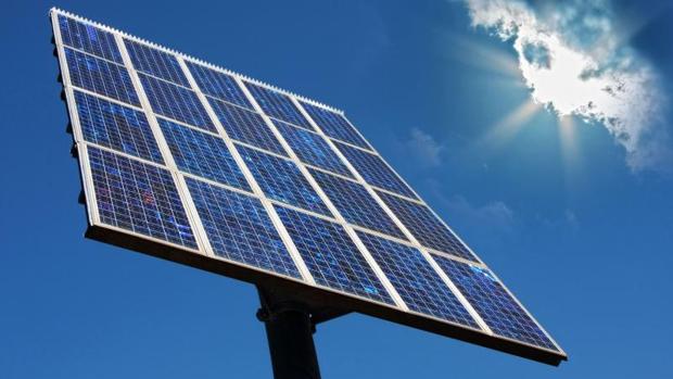 ¿Qué país está haciendo más en la lucha contra el cambio climático? - Placa solar en Canarias