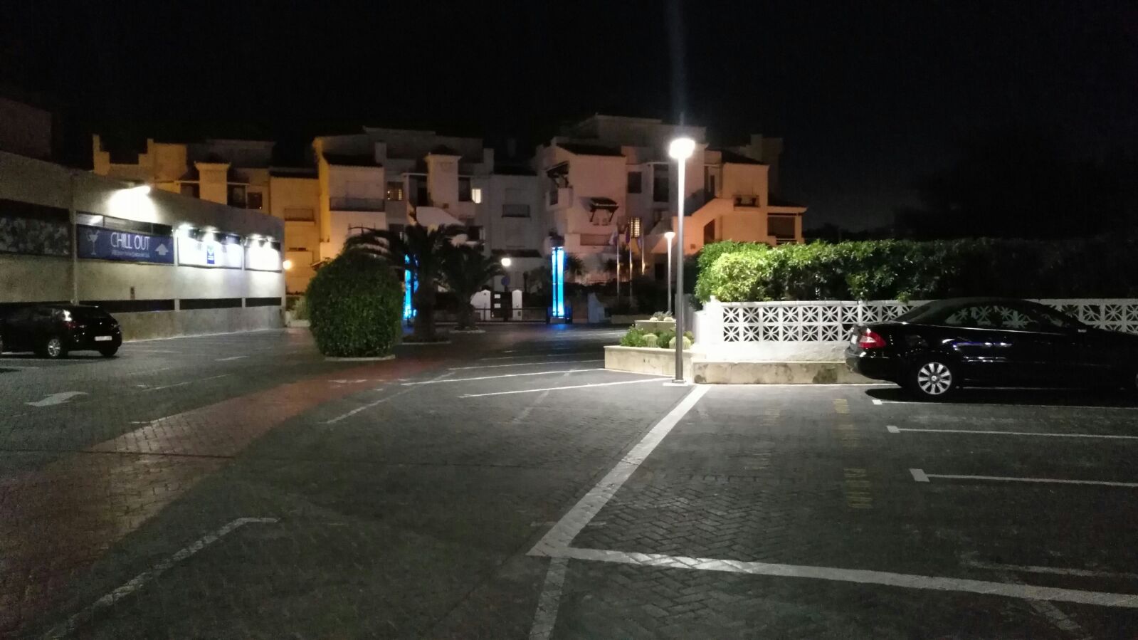 Iluminación LED en farolas exteriores hoteles