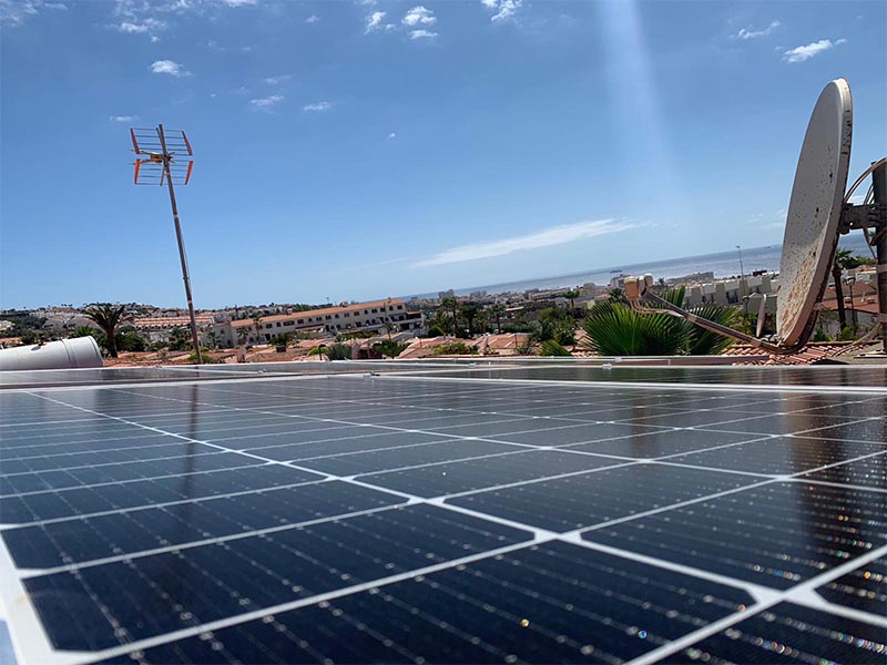 Paneles fotovoltaicos en Costa Adeje