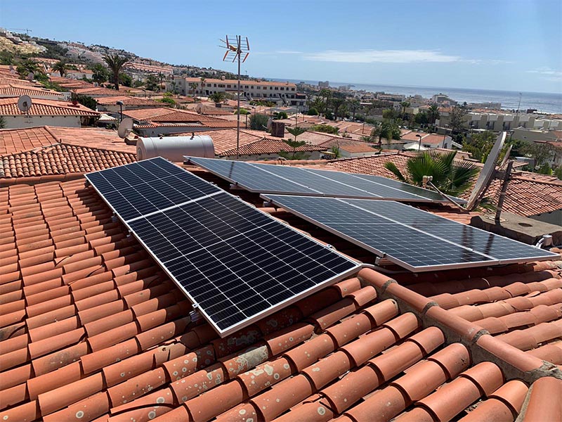 Instalación de paneles solares en Costa Adeje