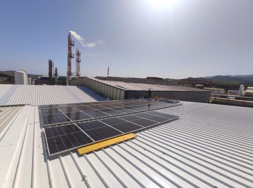 Tejado con panel solar