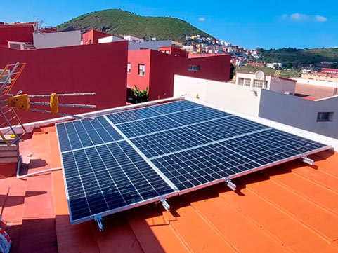 Instalación paneles solares en Gran Canaria vivienda unifamiliar