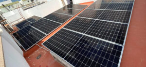 Instalación de paneles solares en Calle Isla de Cuba